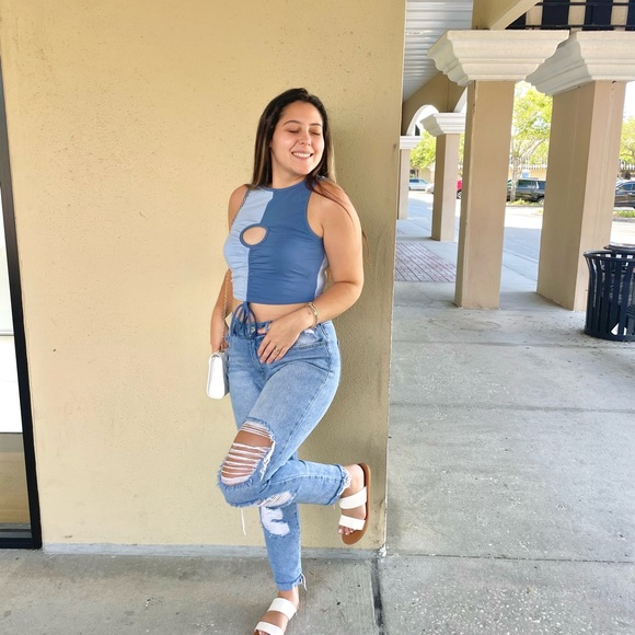 Sunday sleeveless crop top - Picture 2 of 2